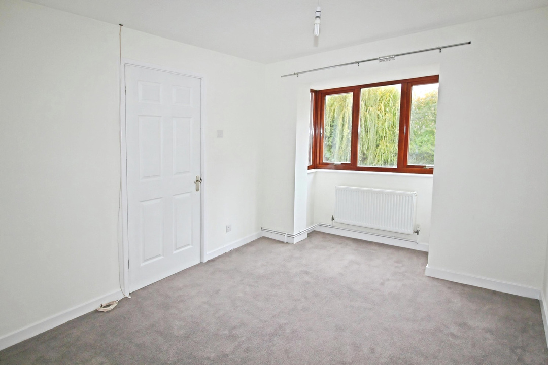 1 bed end of terrace house for sale in Kingsmead Place, Broadbridge Heath, RH12 3TA  - Property Image 4