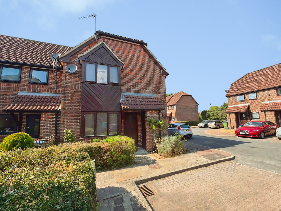 1 bed end of terrace house for sale in Kingsmead Place, Broadbridge Heath, RH12 3TA