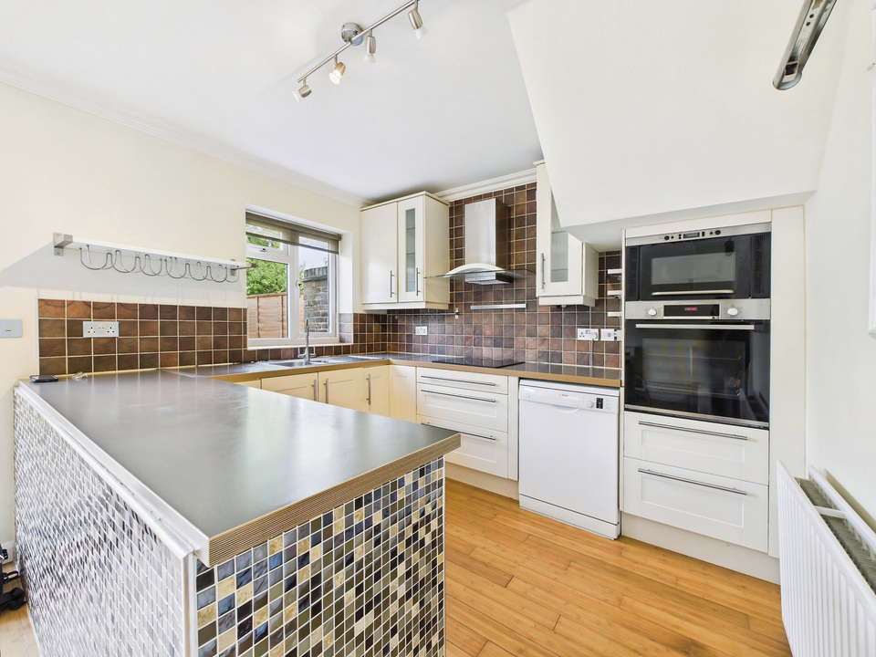 3 bed semi-detached house for sale in Bostock Avenue, Horsham - Property Image 4