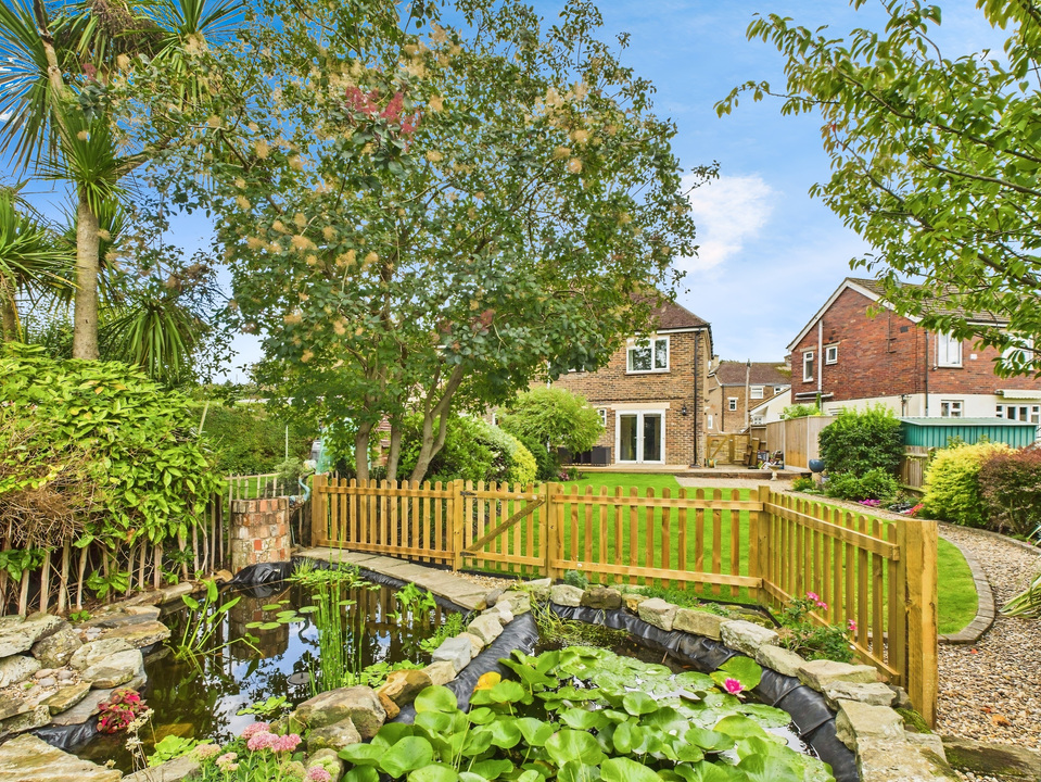 3 bed semi-detached house for sale in Bostock Avenue, Horsham - Property Image 6