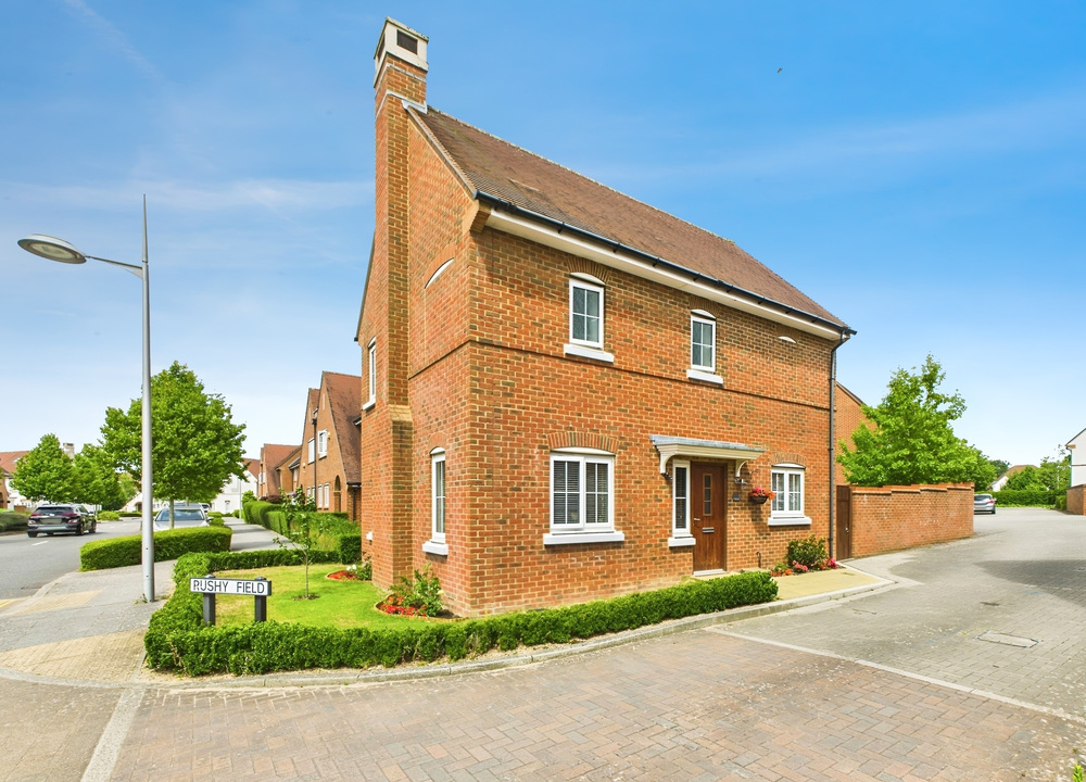 3 bed detached house for sale in Rushy Field, Faygate