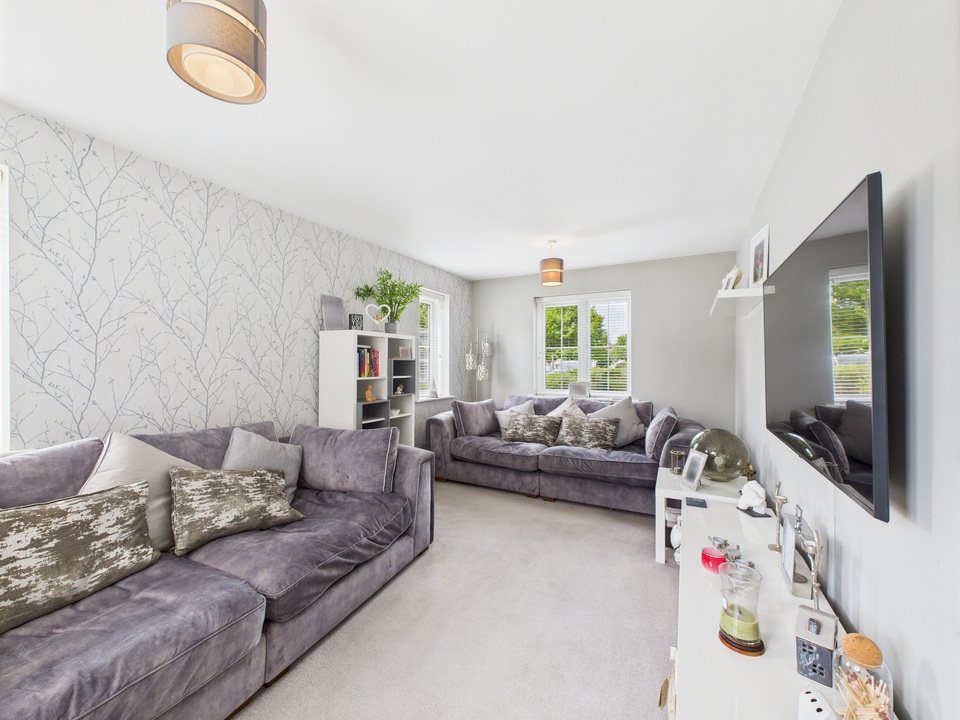 3 bed detached house for sale in Rushy Field, Faygate - Property Image 2