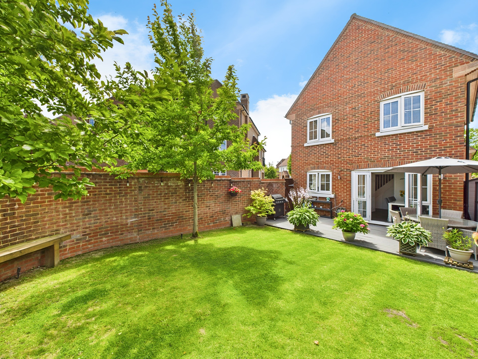 3 bed detached house for sale in Rushy Field, Faygate - Property Image 9