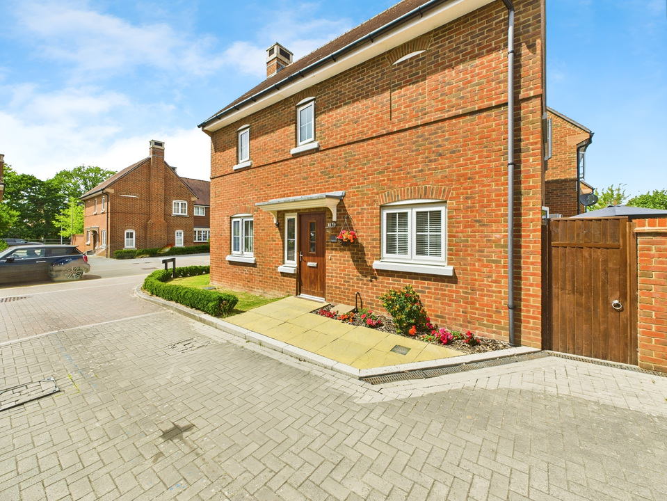 3 bed detached house for sale in Rushy Field, Faygate - Property Image 11