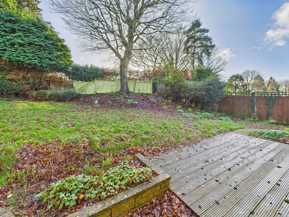 3 bed detached house for sale in Pollards Drive, Horsham - Property Image 14