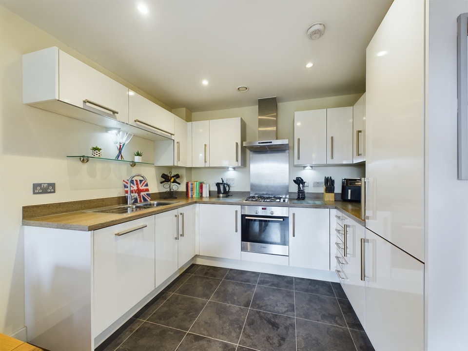 2 bed apartment for sale in Lodge House, Millpond Lane, Faygate  - Property Image 3