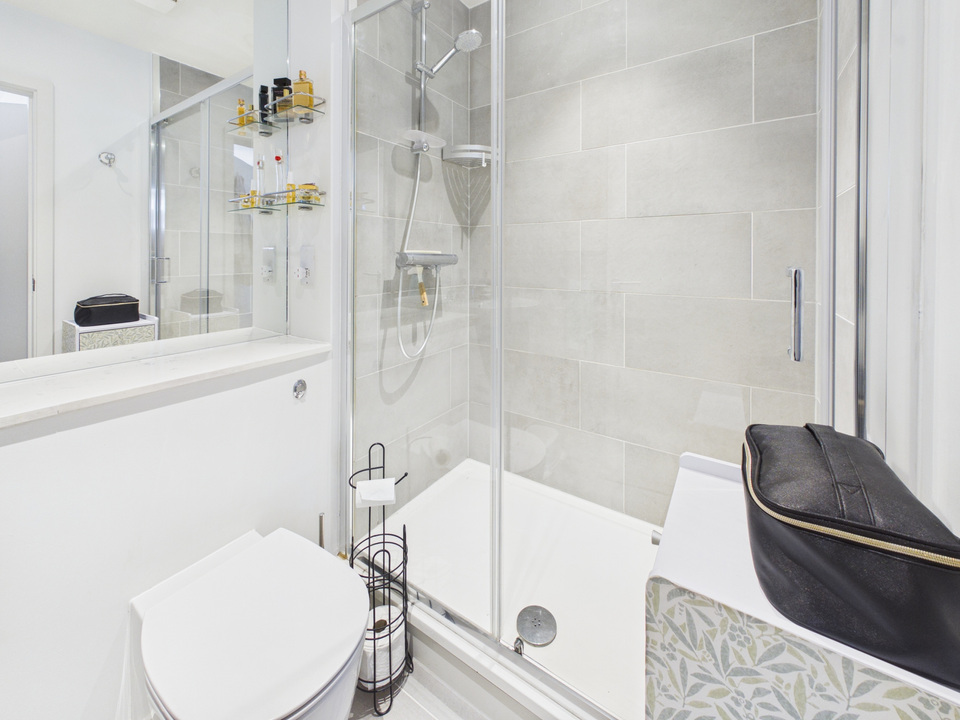 2 bed apartment for sale in 17 Prewetts Mill Apartments, Mill Bay Lane, Horsham, West Sussex  - Property Image 7