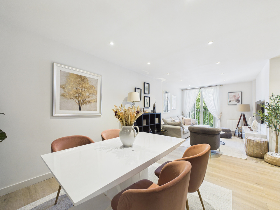 2 bed apartment for sale in 17 Prewetts Mill Apartments, Mill Bay Lane, Horsham, West Sussex  - Property Image 3