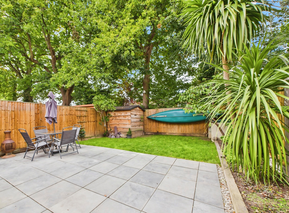 2 bed semi-detached house for sale in Crockhurst, Southwater - Property Image 10