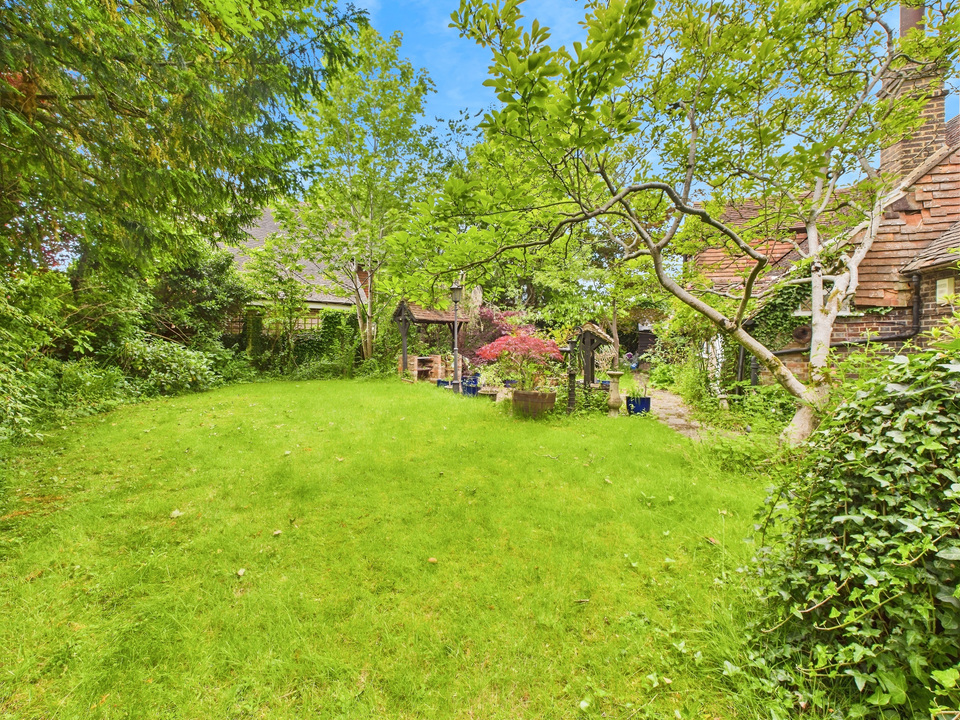 2 bed detached house for sale in Wickhurst Lane, Broadbridge Heath  - Property Image 9