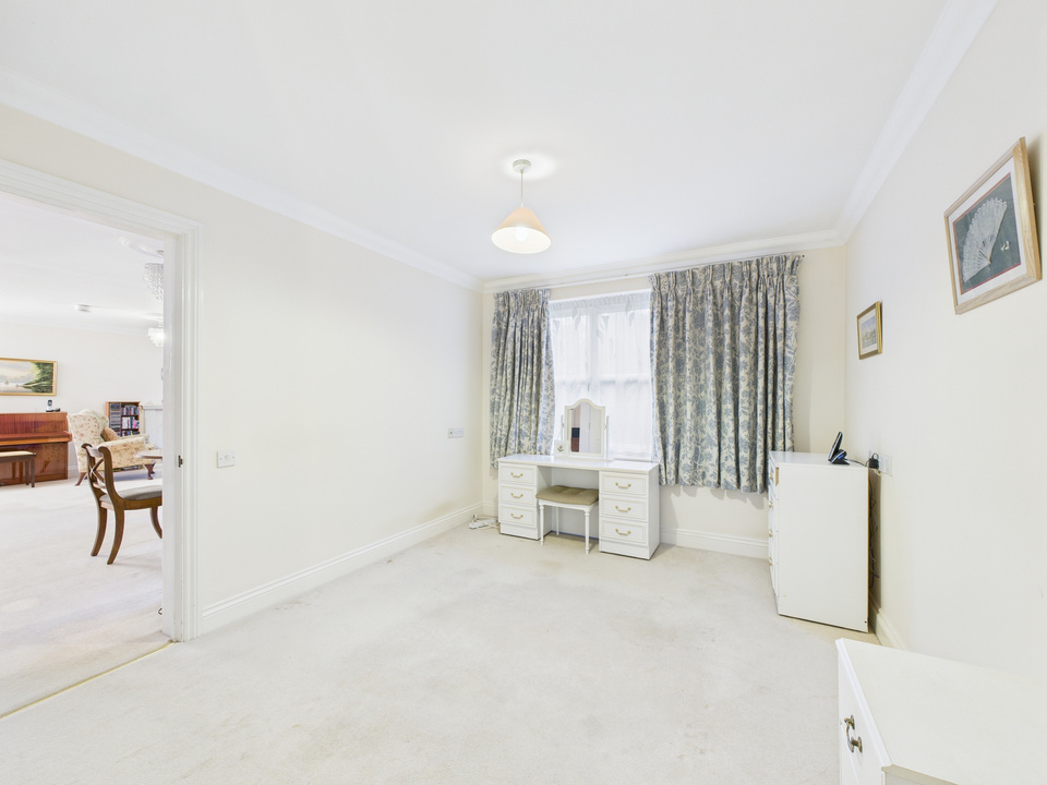 2 bed terraced house for sale in Bluecoat Pond, Christs Hospital, Horsham, West Sussex - Property Image 5