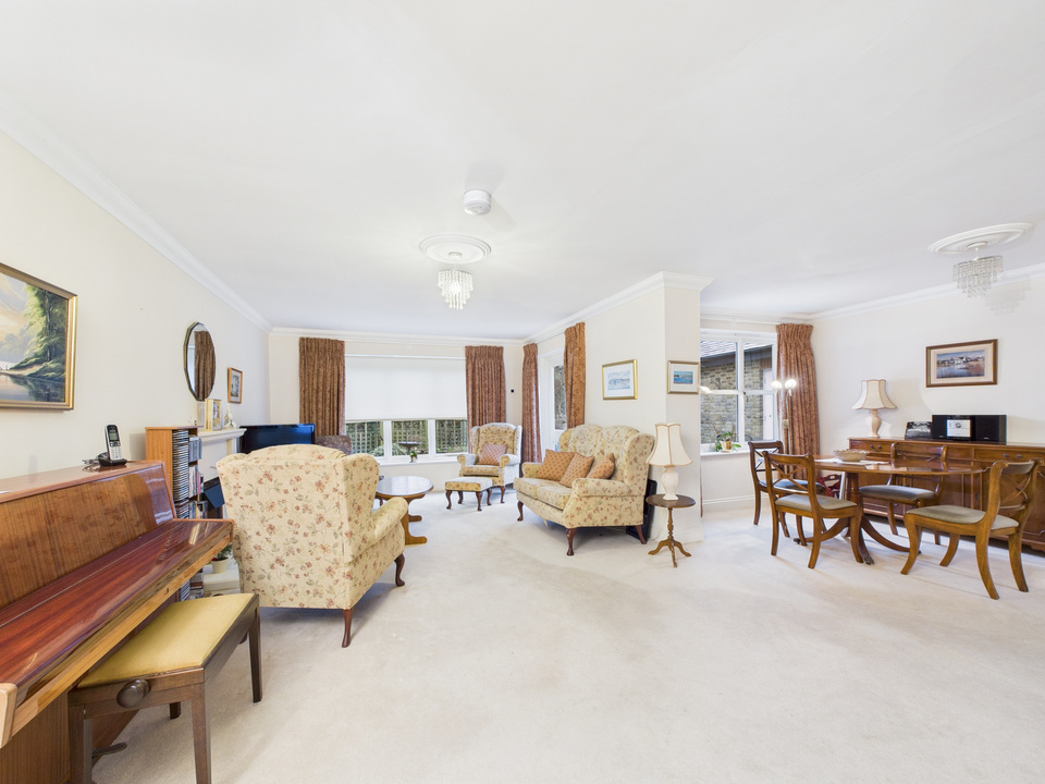 2 bed terraced house for sale in Bluecoat Pond, Christs Hospital, Horsham, West Sussex - Property Image 12