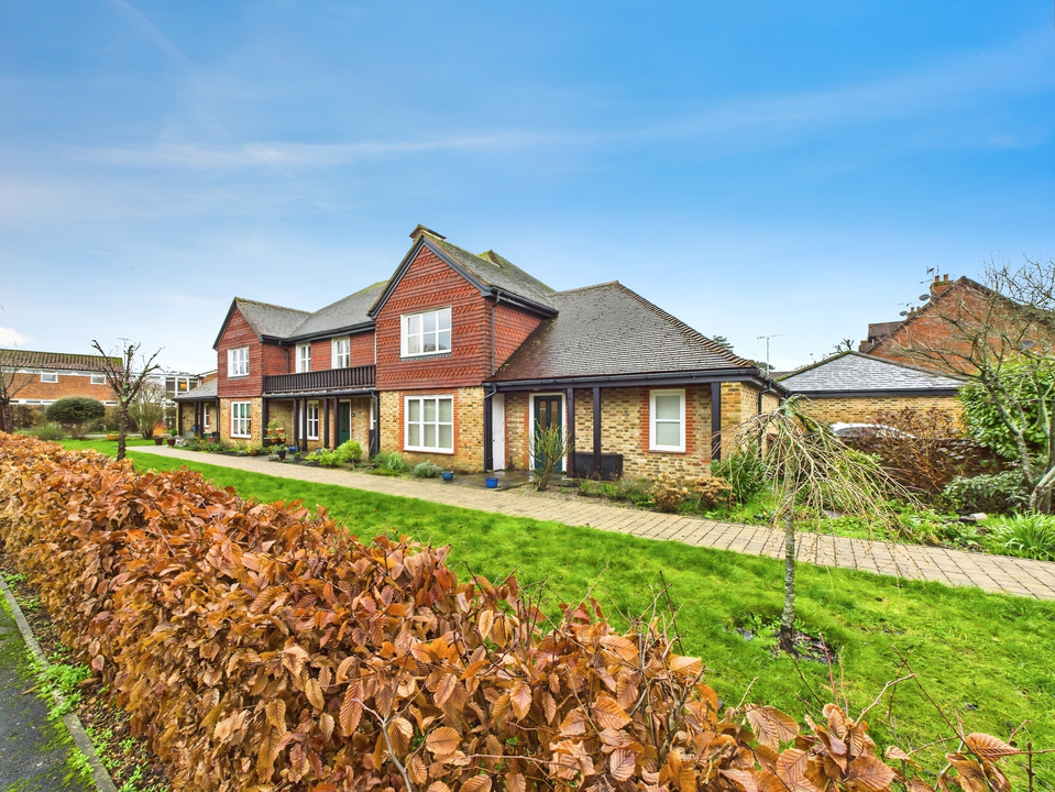 2 bed terraced house for sale in Bluecoat Pond, Christs Hospital, Horsham, West Sussex - Property Image 11