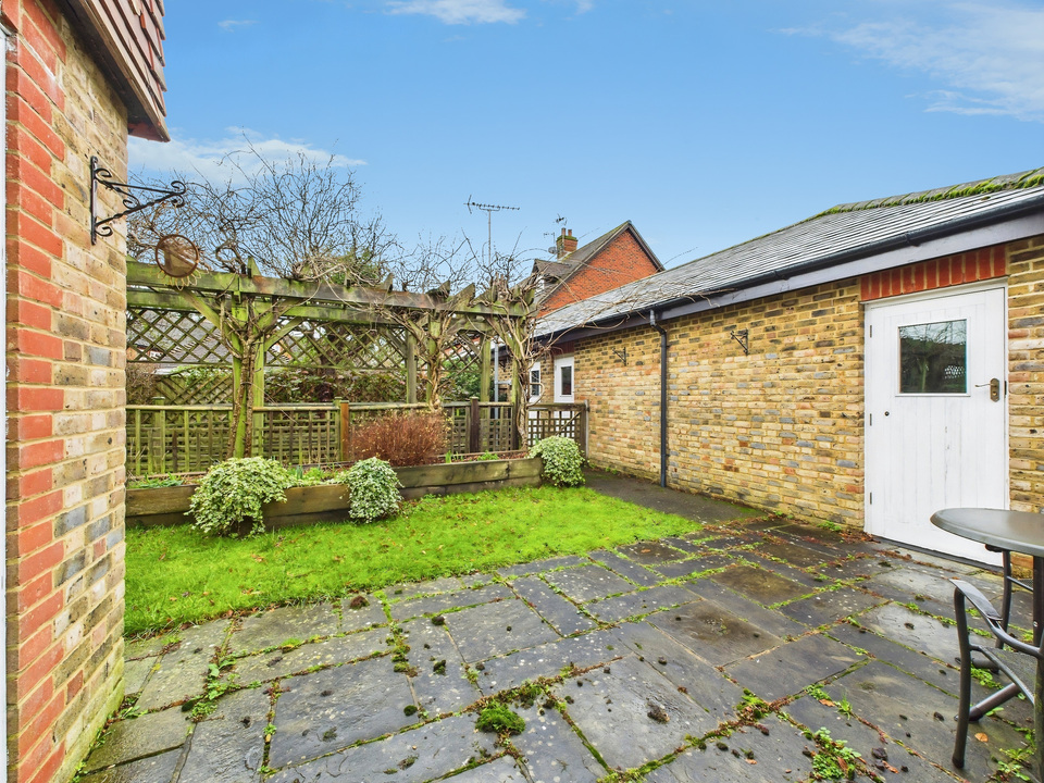2 bed terraced house for sale in Bluecoat Pond, Christs Hospital, Horsham, West Sussex - Property Image 7