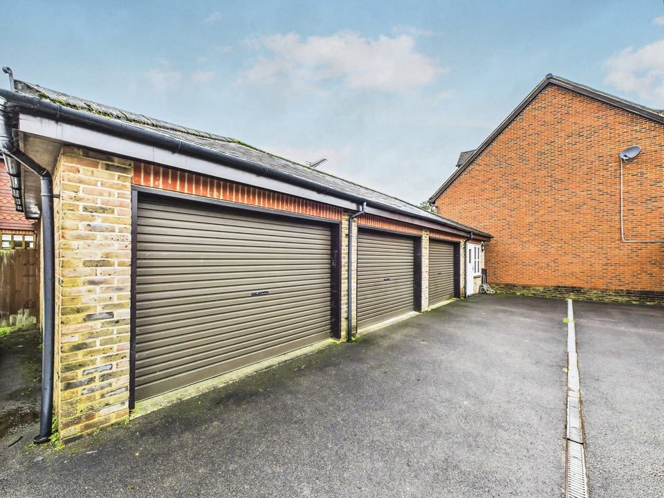 2 bed terraced house for sale in Bluecoat Pond, Christs Hospital, Horsham, West Sussex - Property Image 21