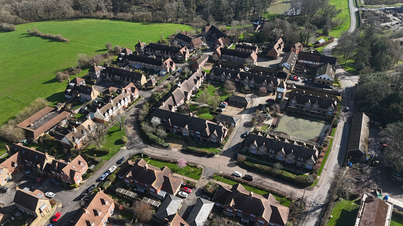 2 bed terraced house for sale in Bluecoat Pond, Christs Hospital, Horsham, West Sussex - Property Image 23