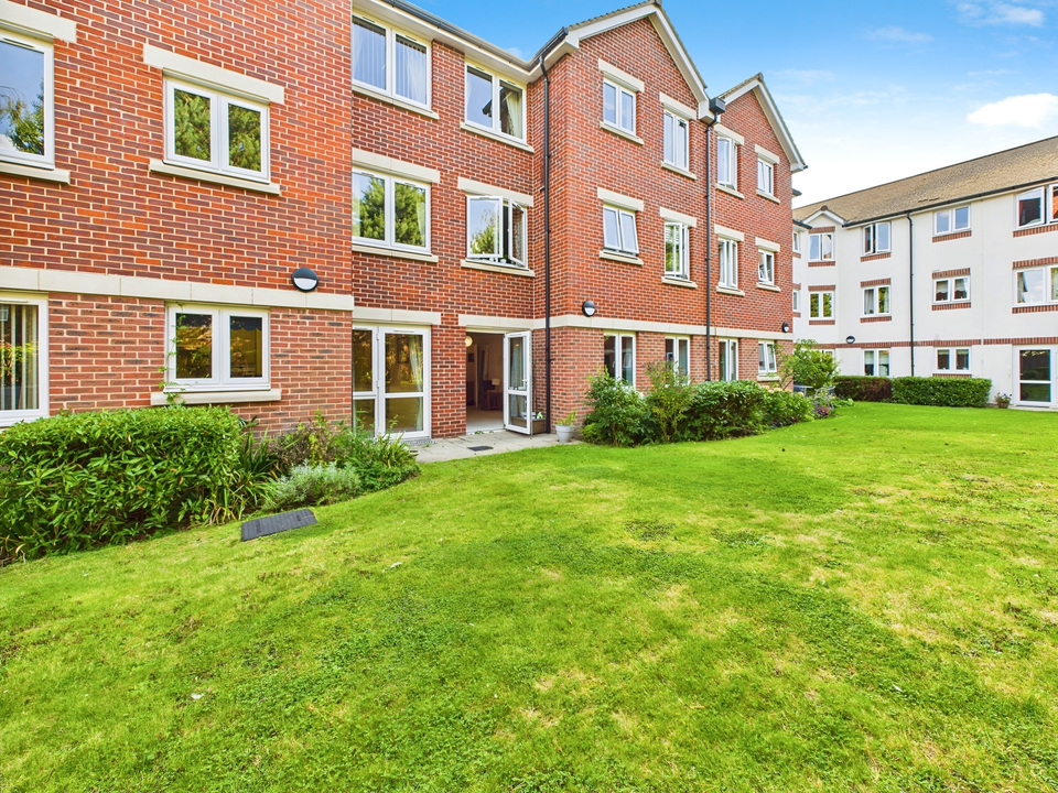 2 bed apartment for sale in Kings Road, Horsham  - Property Image 17