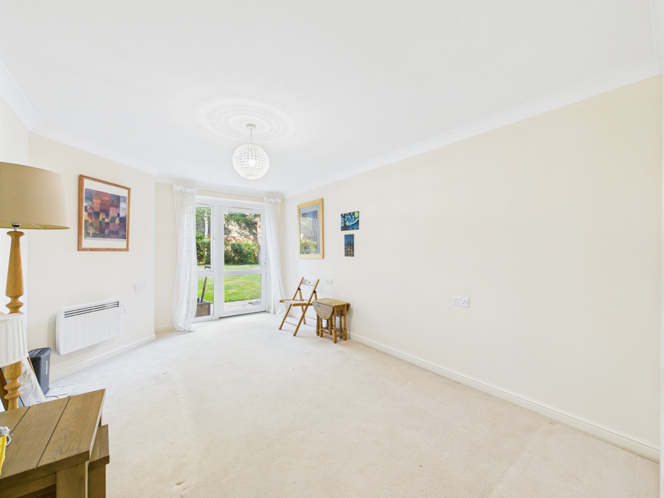 2 bed apartment for sale in Kings Road, Horsham  - Property Image 8