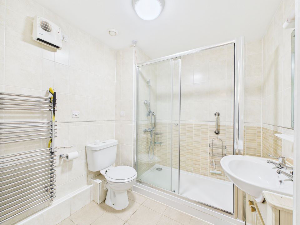 2 bed apartment for sale in Kings Road, Horsham  - Property Image 9