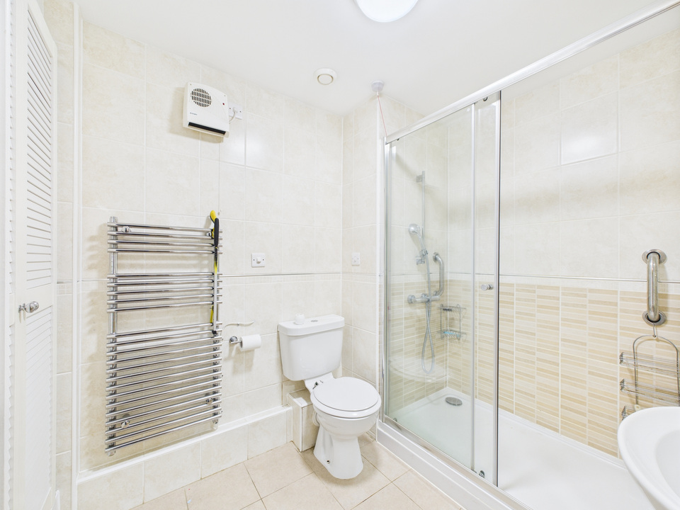 2 bed apartment for sale in Kings Road, Horsham  - Property Image 13