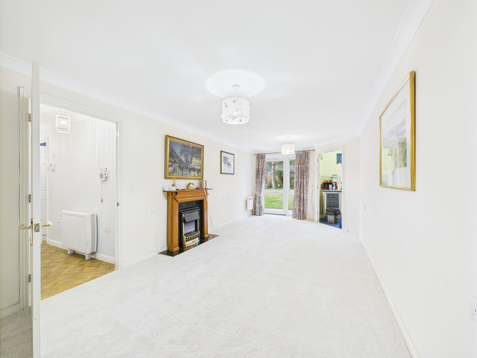 2 bed apartment for sale in Kings Road, Horsham  - Property Image 14