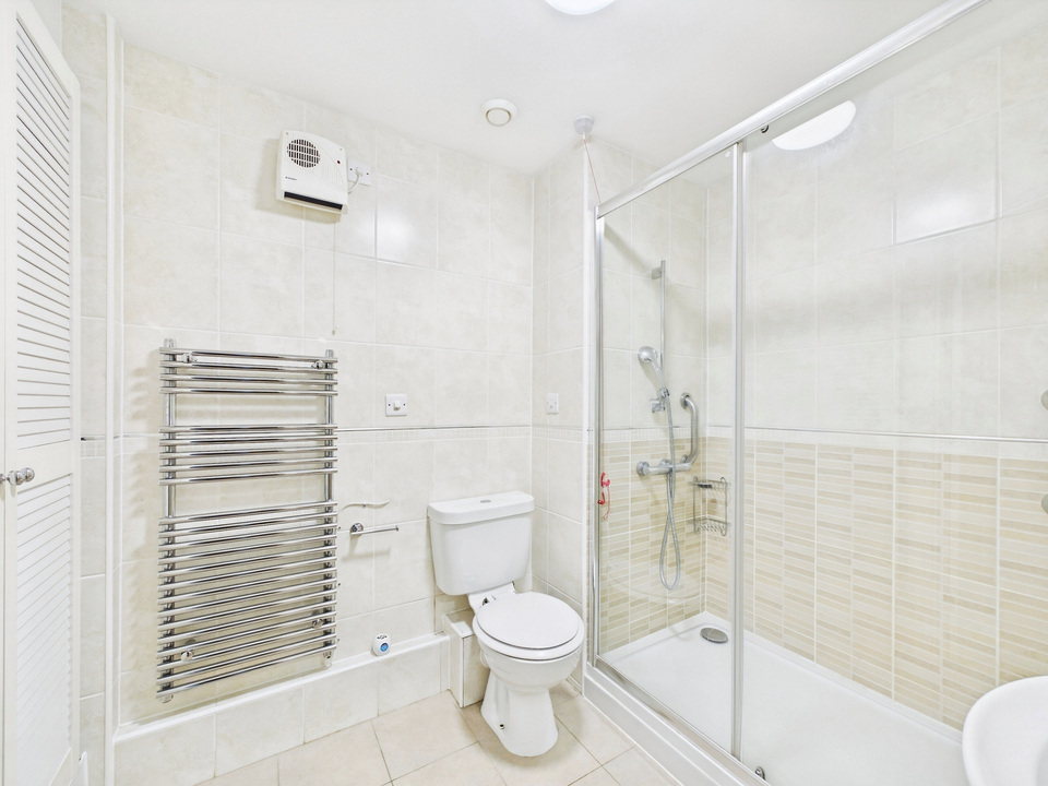 2 bed apartment for sale in Kings Road, Horsham  - Property Image 7