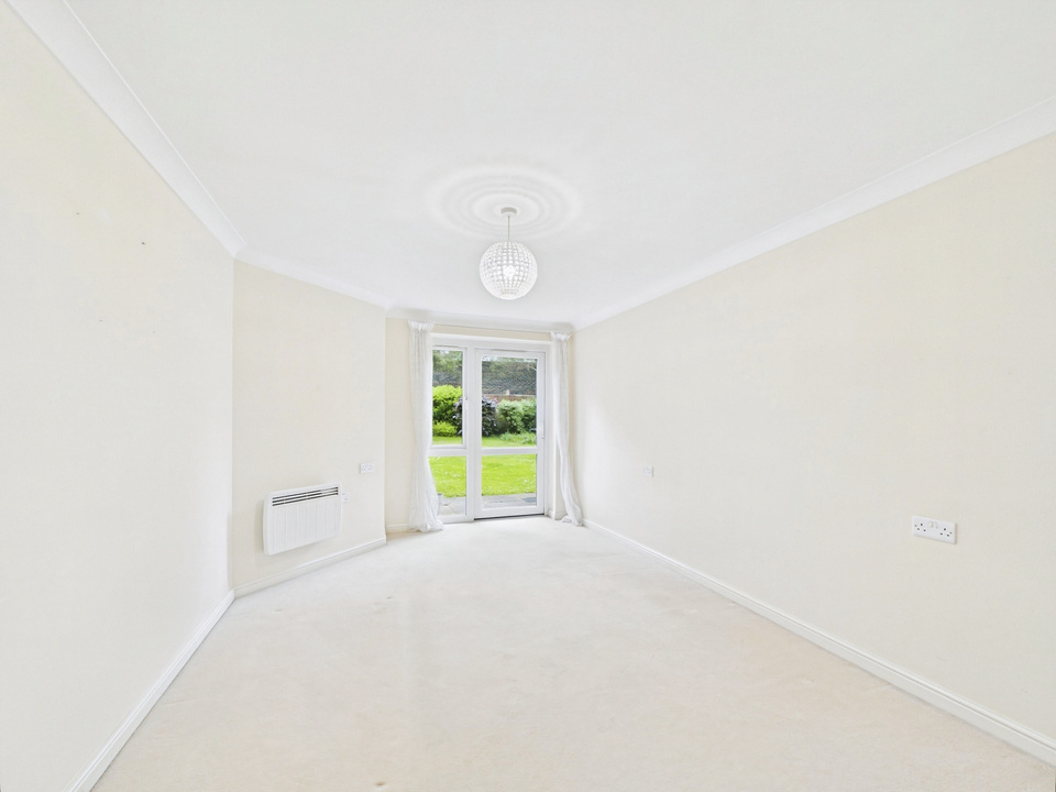 2 bed apartment for sale in Kings Road, Horsham  - Property Image 8