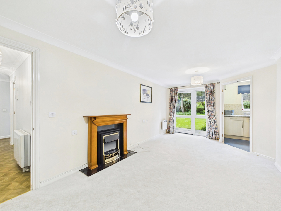 2 bed apartment for sale in Kings Road, Horsham  - Property Image 10
