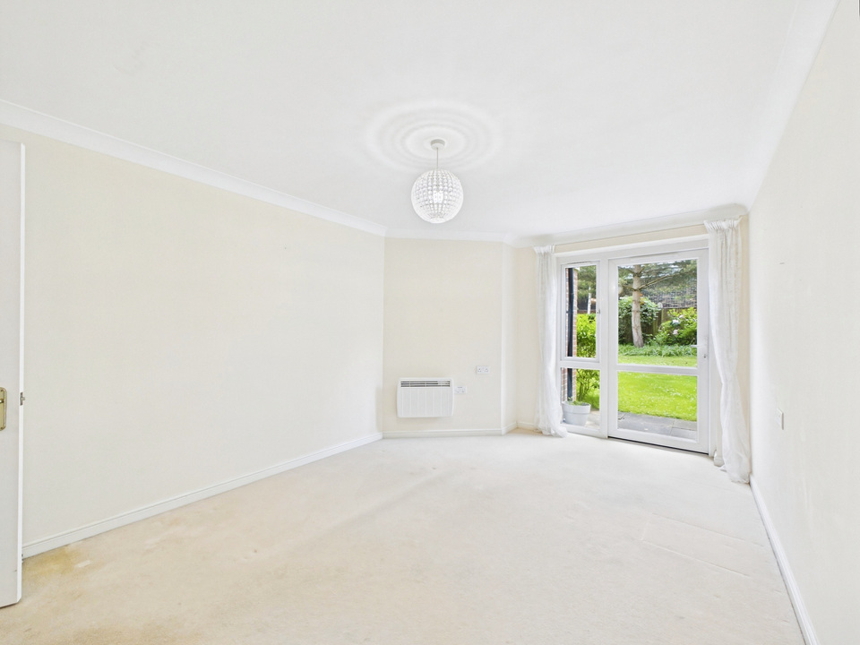 2 bed apartment for sale in Kings Road, Horsham  - Property Image 9
