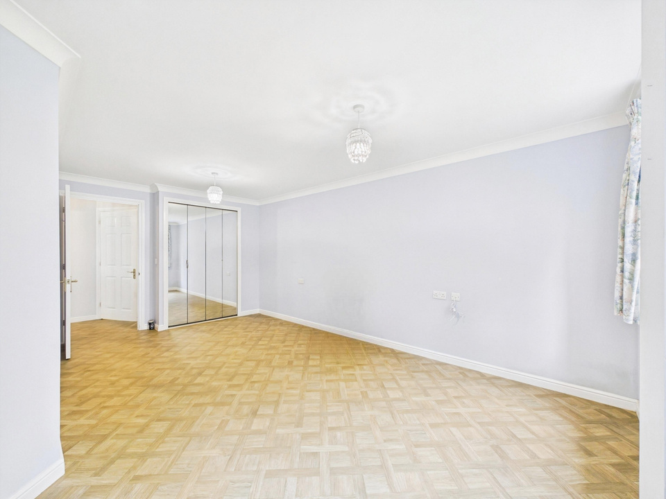 2 bed apartment for sale in Kings Road, Horsham  - Property Image 5