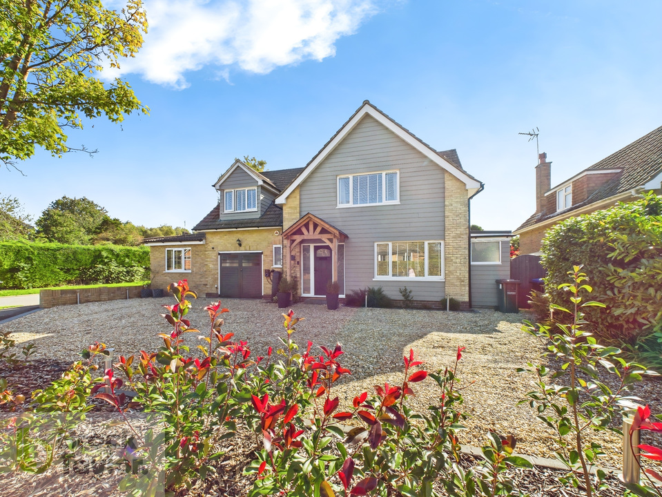 4 bed detached house for sale in Covert Mead, Handcross - Property Image 1