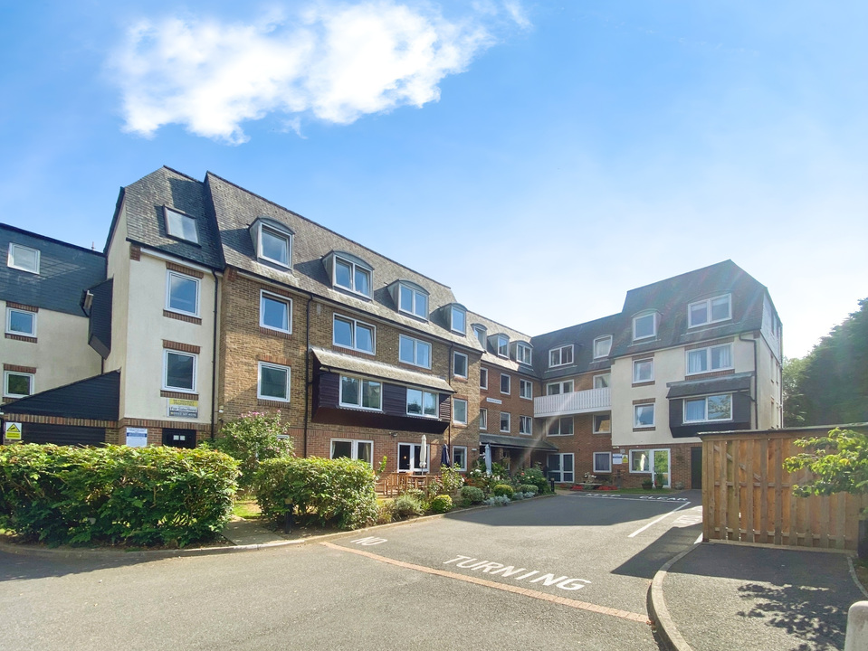 2 bed apartment for sale in Homestream House, Horsham - Property Image 1