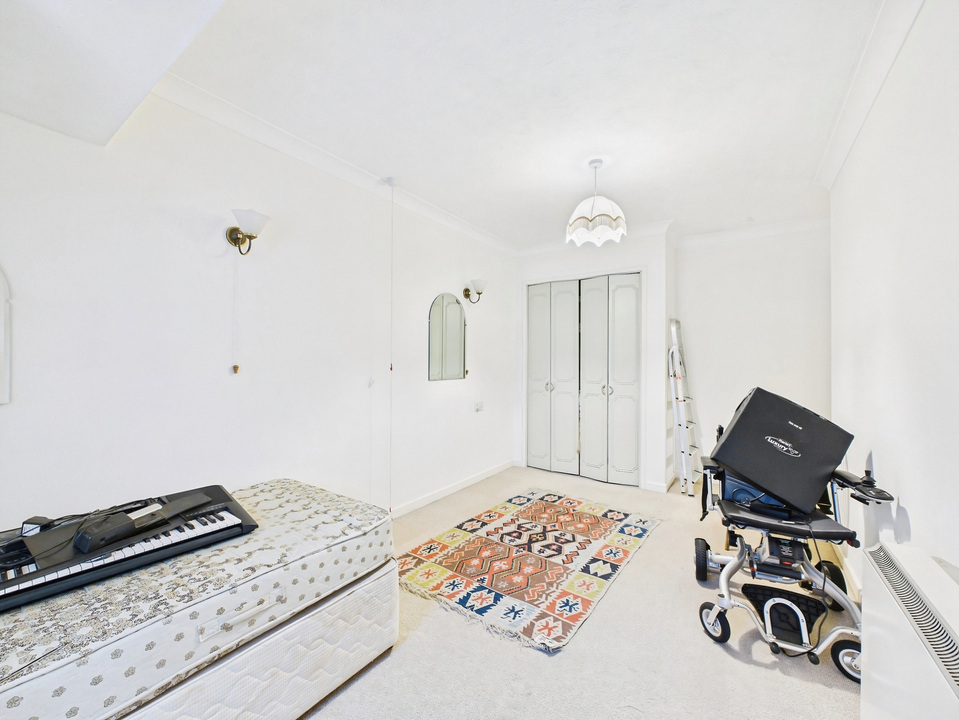 2 bed apartment for sale in Homestream House, Horsham - Property Image 4