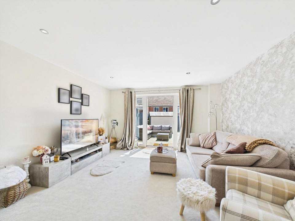 2 bed terraced house for sale in High Beeches, Faygate  - Property Image 3