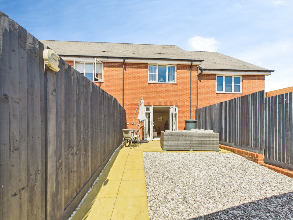 2 bed terraced house for sale in High Beeches, Faygate  - Property Image 8