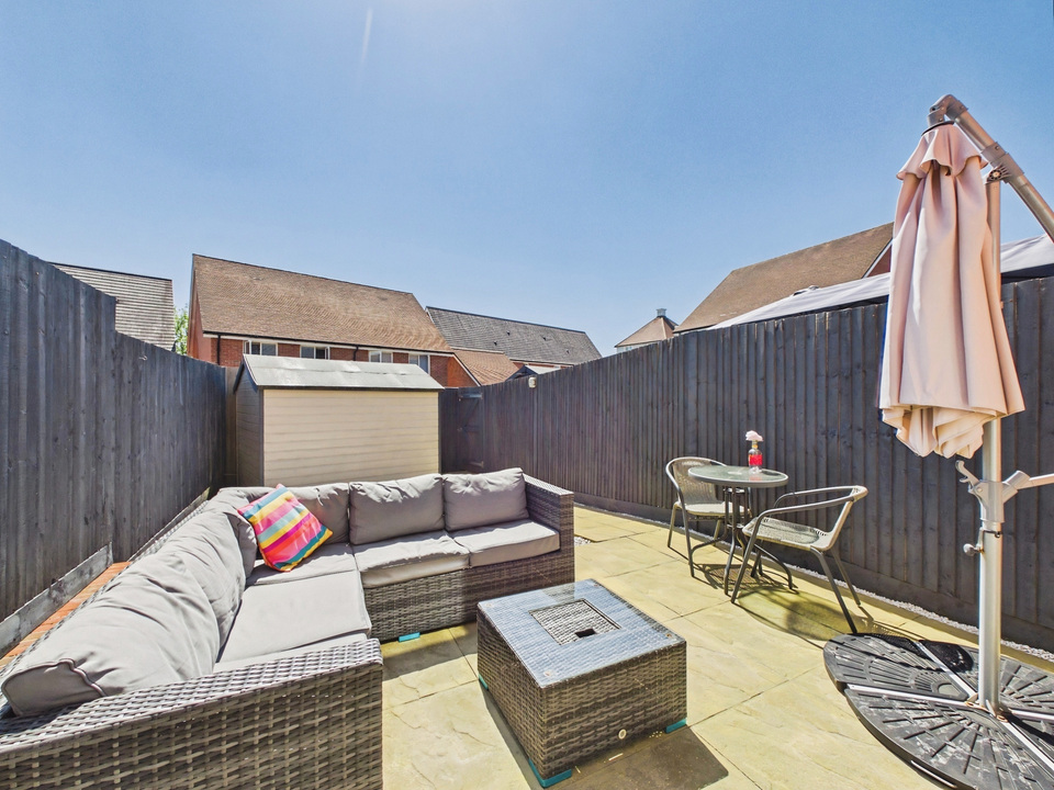 2 bed terraced house for sale in High Beeches, Faygate  - Property Image 9