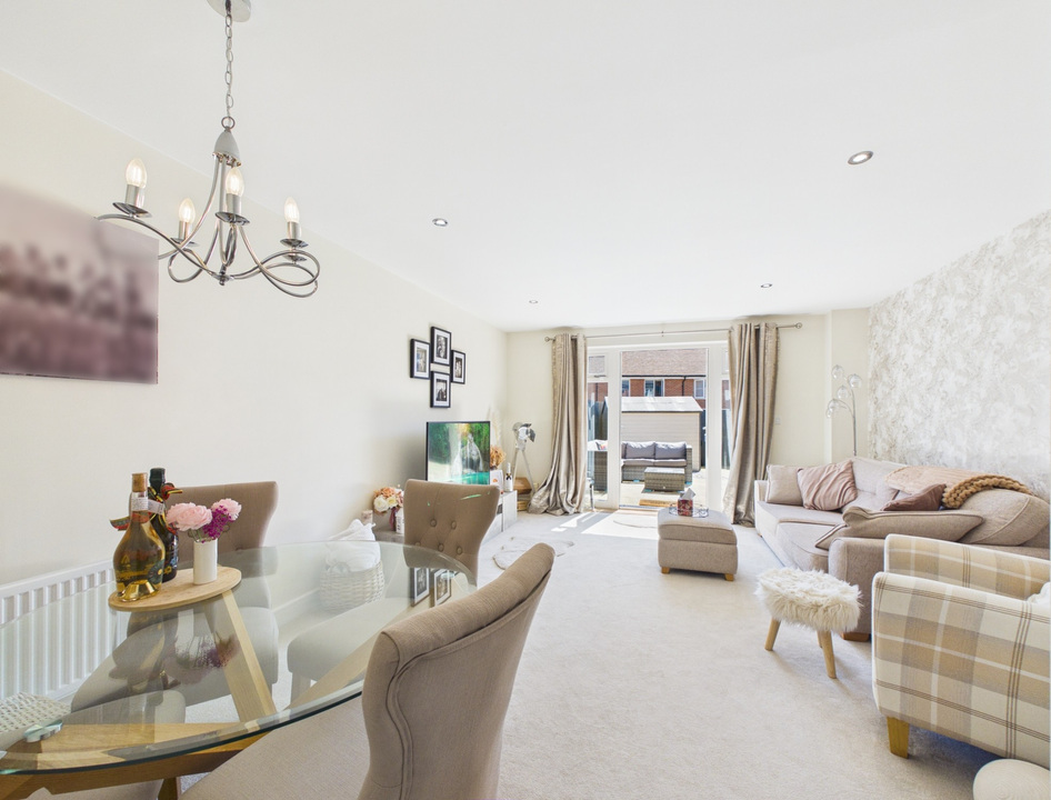 2 bed terraced house for sale in High Beeches, Faygate  - Property Image 10