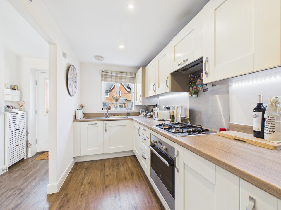 2 bed terraced house for sale in High Beeches, Faygate  - Property Image 13