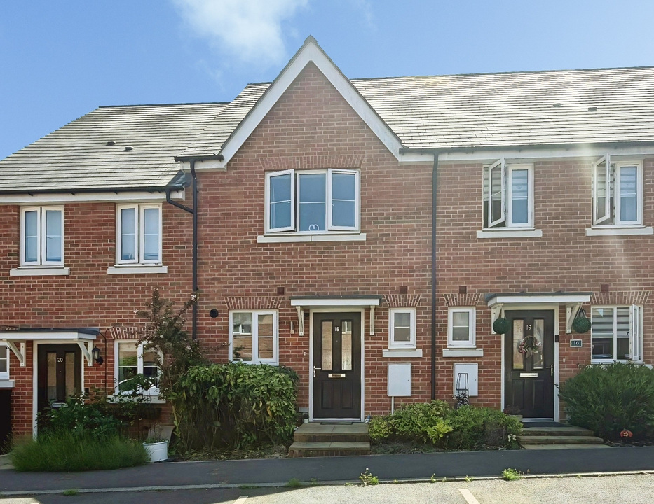 2 bed terraced house for sale in High Beeches, Faygate