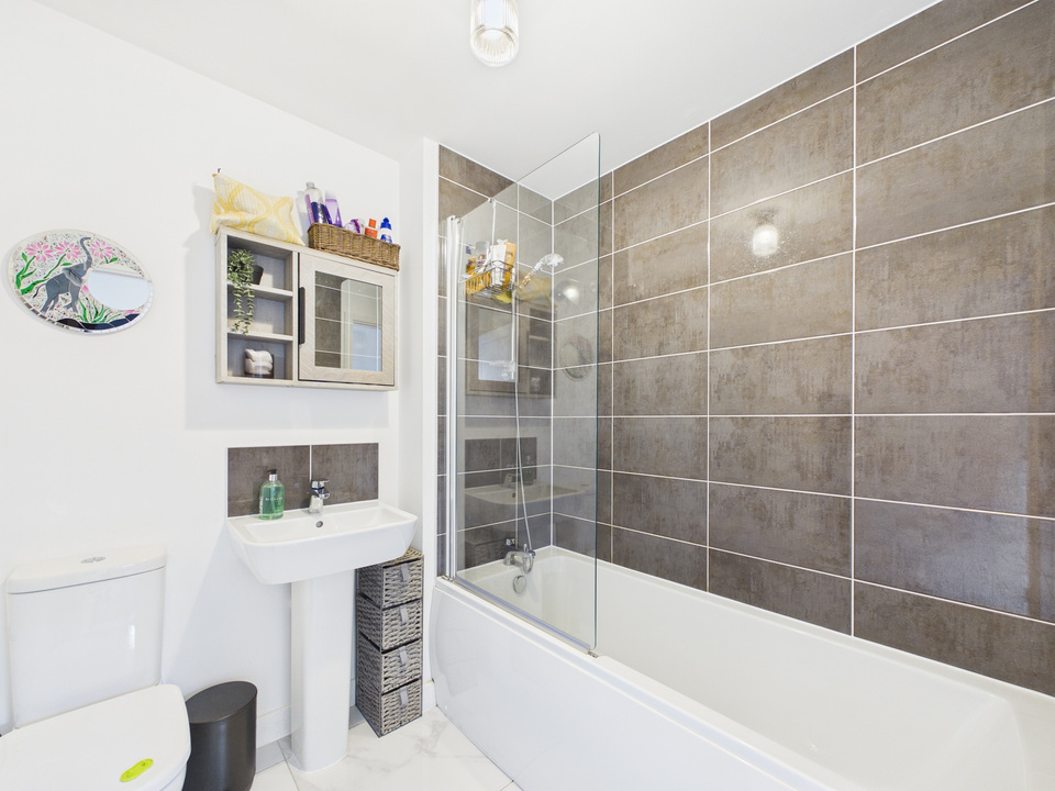 2 bed end of terrace house for sale in Somerset Road, Faygate, Horsham, West Sussex  - Property Image 7