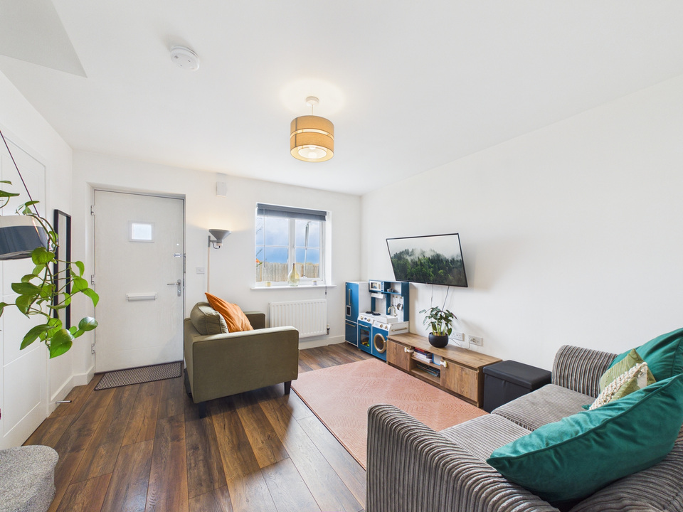 2 bed end of terrace house for sale in Somerset Road, Faygate, Horsham, West Sussex  - Property Image 2