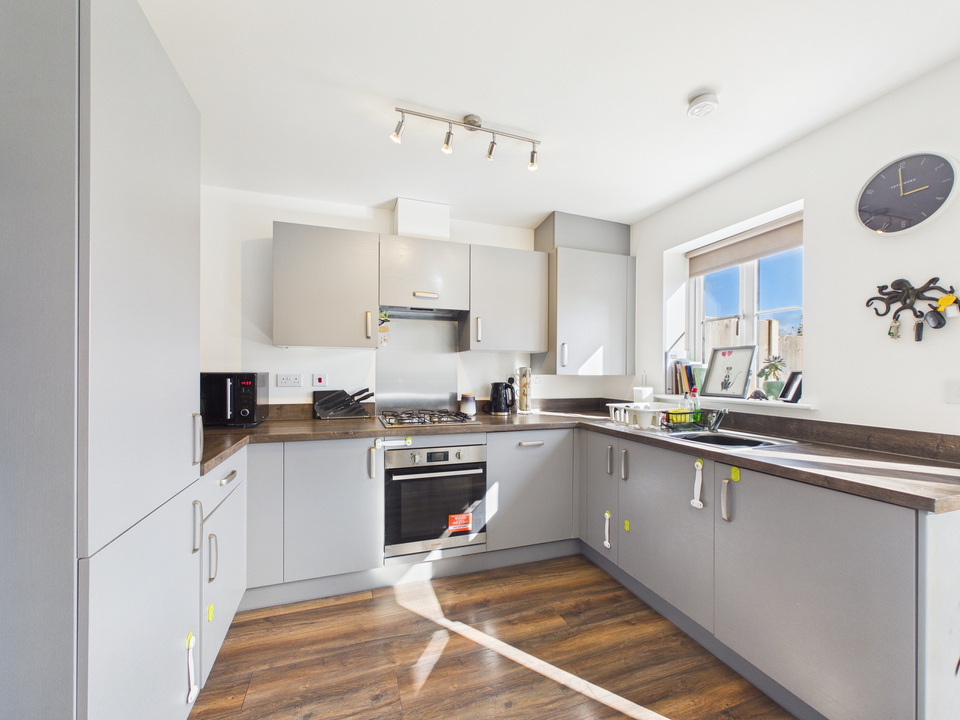 2 bed end of terrace house for sale in Somerset Road, Faygate, Horsham, West Sussex  - Property Image 3