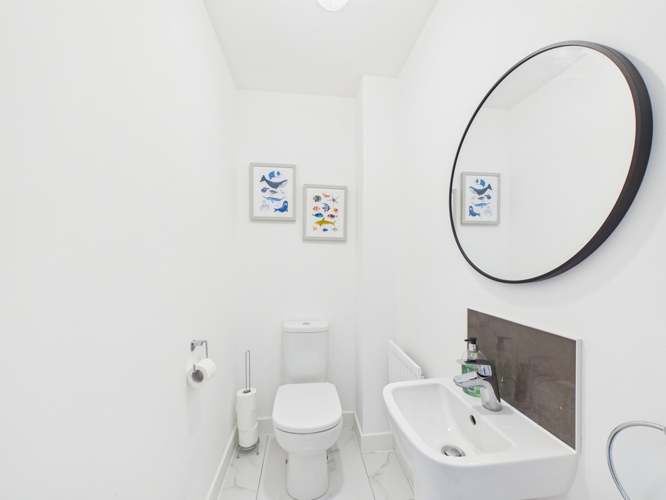 2 bed end of terrace house for sale in Somerset Road, Faygate, Horsham, West Sussex  - Property Image 11