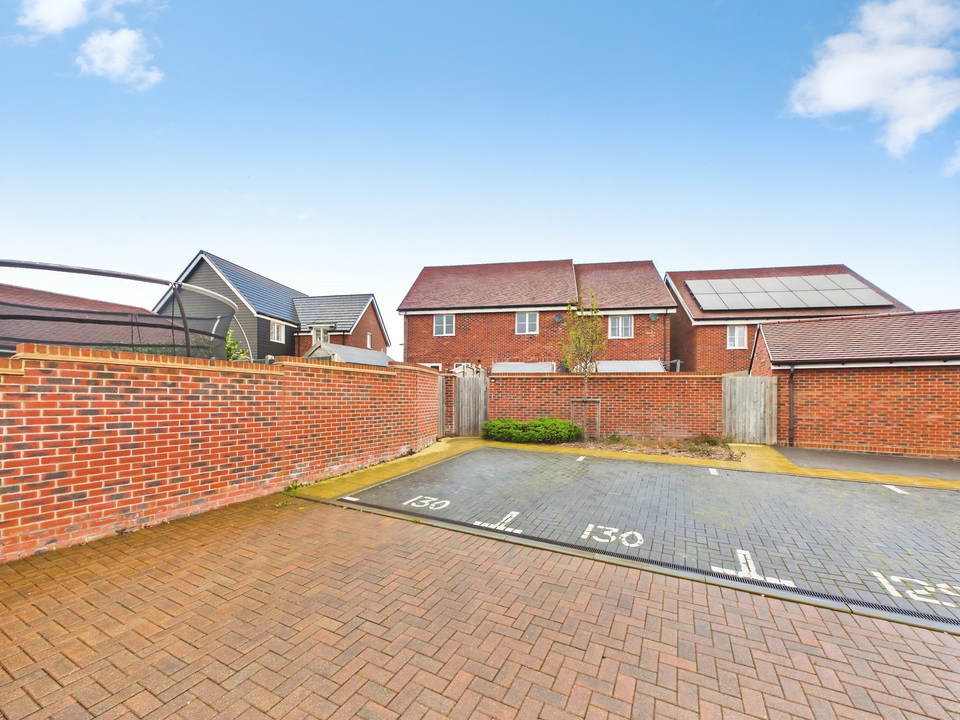 2 bed end of terrace house for sale in Somerset Road, Faygate, Horsham, West Sussex  - Property Image 14