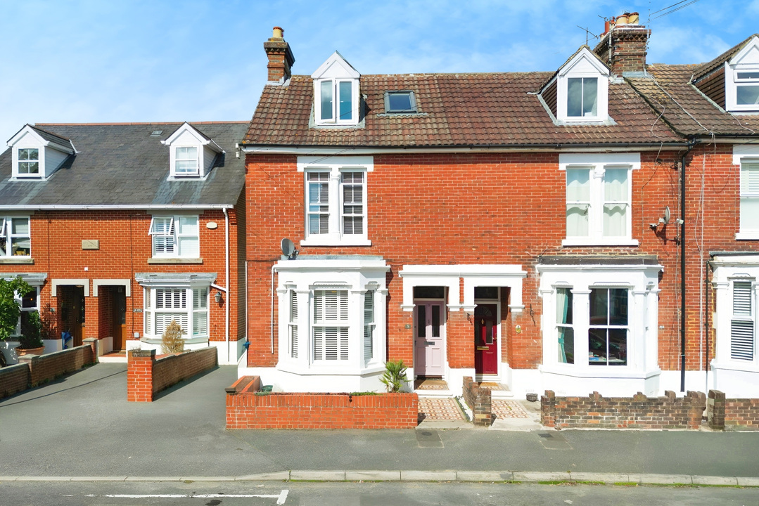5 bed end of terrace house for sale in Devonshire Road, Horsham