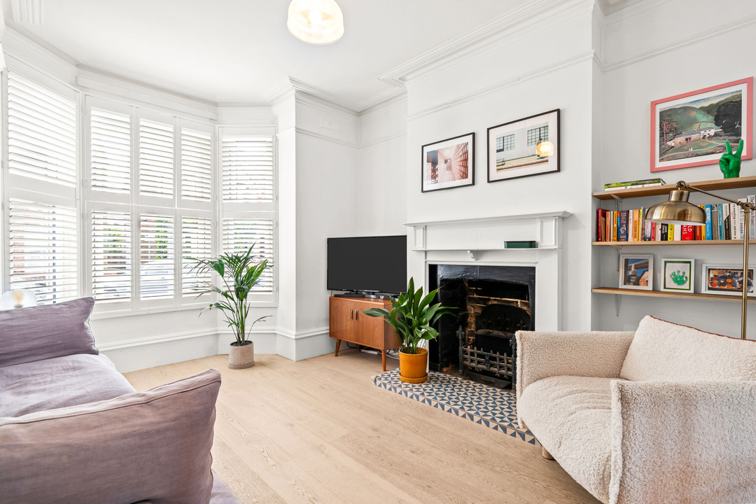 5 bed end of terrace house for sale in Devonshire Road, Horsham  - Property Image 2