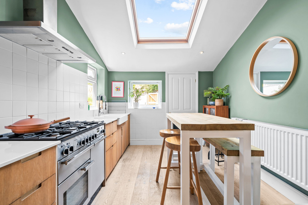 5 bed end of terrace house for sale in Devonshire Road, Horsham  - Property Image 4