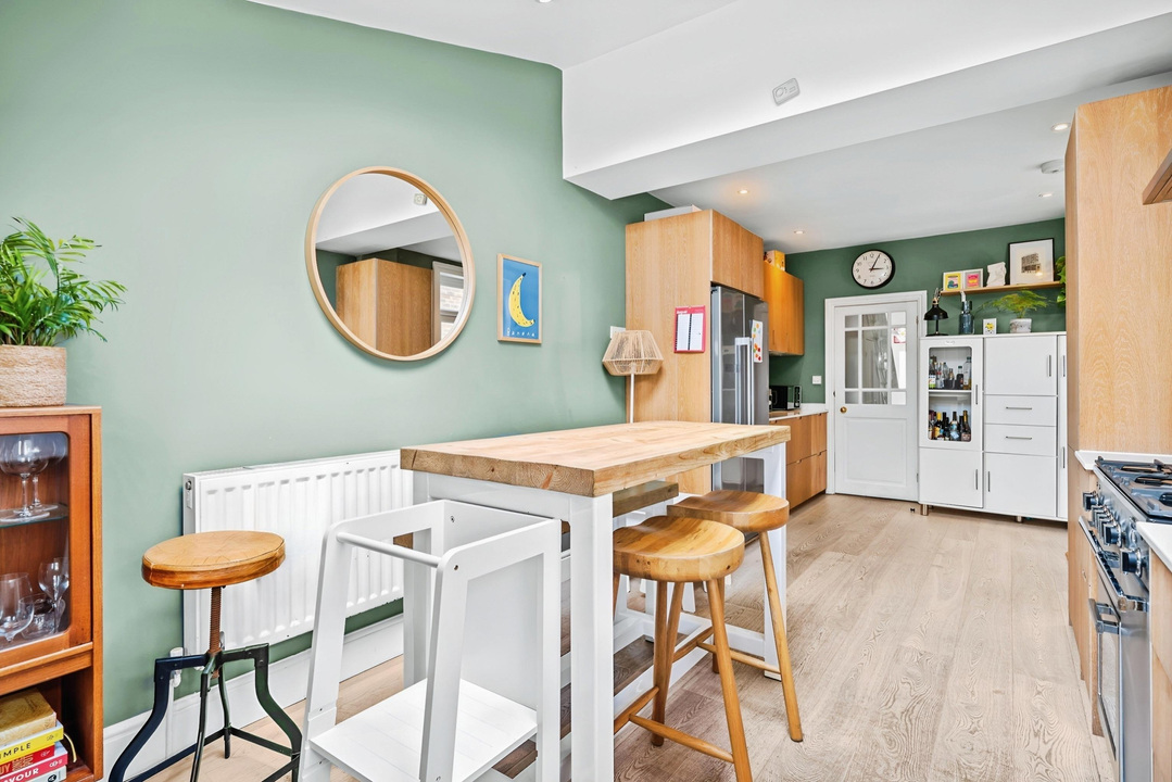 5 bed end of terrace house for sale in Devonshire Road, Horsham  - Property Image 5