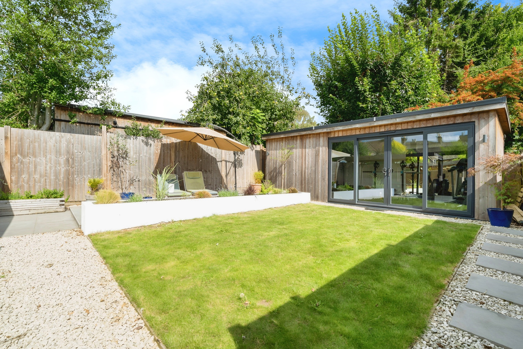 5 bed end of terrace house for sale in Devonshire Road, Horsham  - Property Image 8