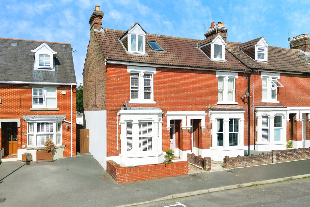 5 bed end of terrace house for sale in Devonshire Road, Horsham  - Property Image 11